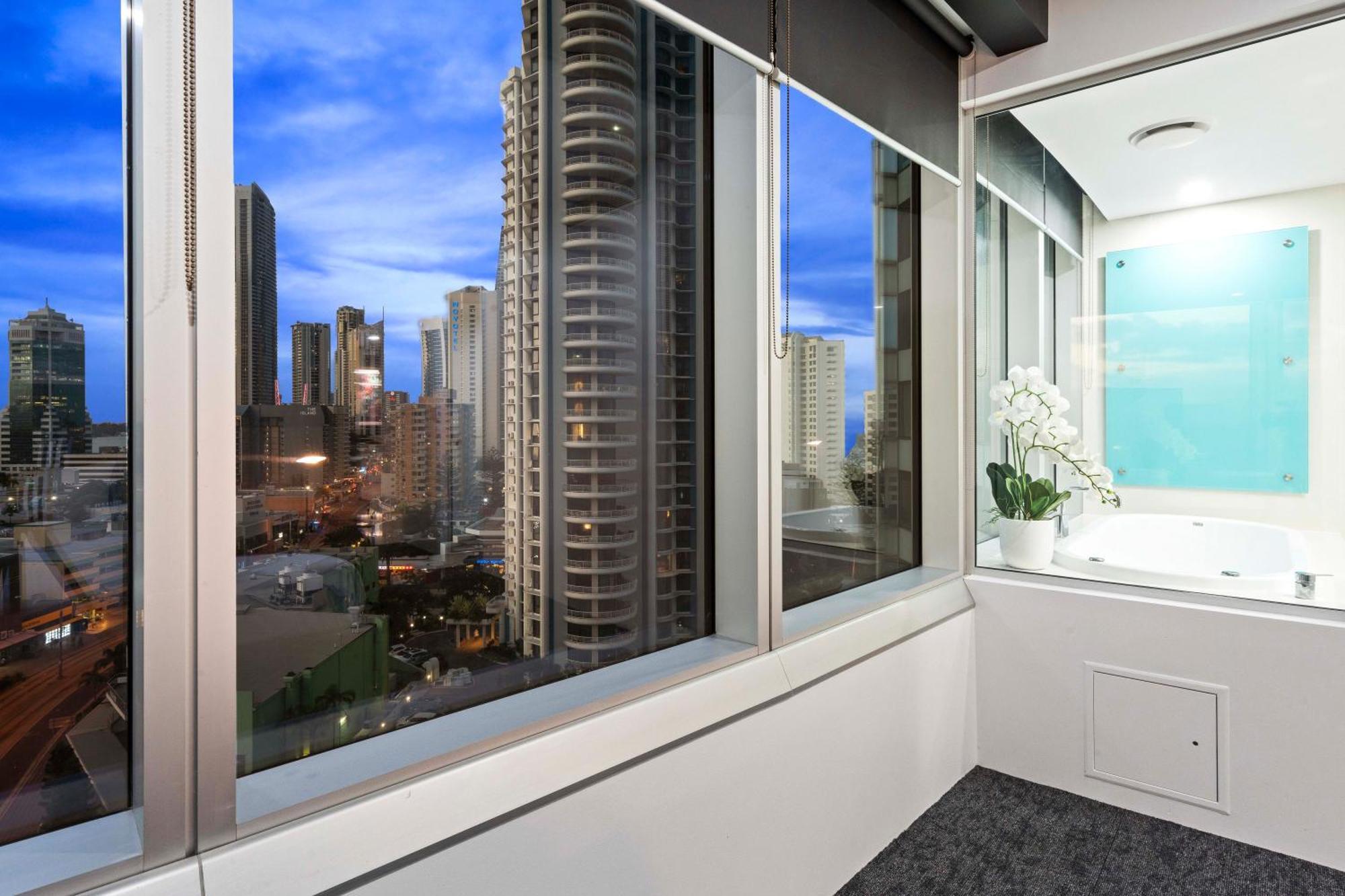 Q Tower At Surfers Paradise - Self Contained Apartments Gold Coast Eksteriør billede